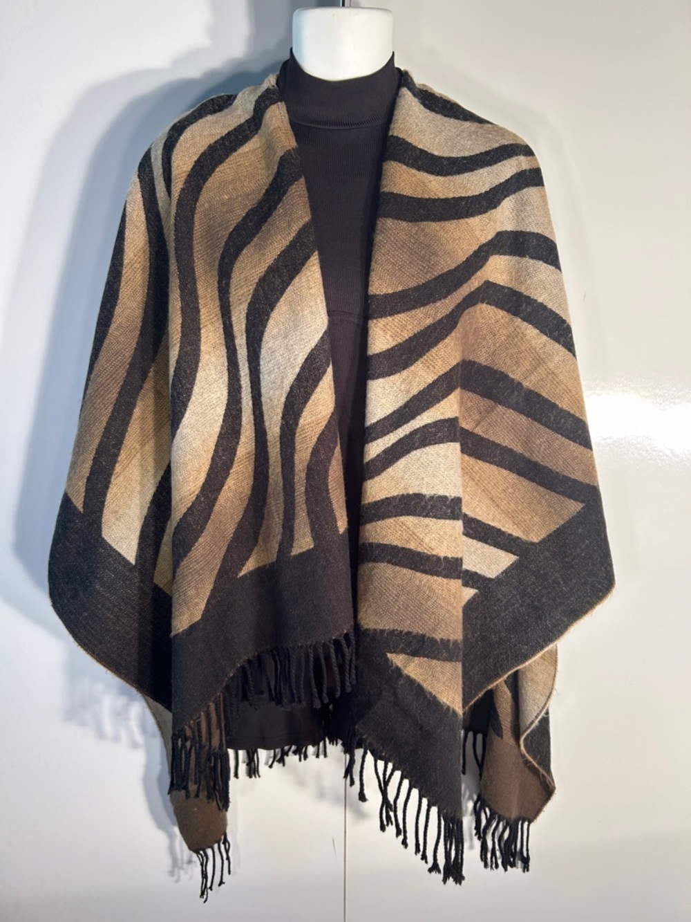 Accessory Street OSFA Tan & Black Geometric Print Wrap Chic Cozy Ranchland